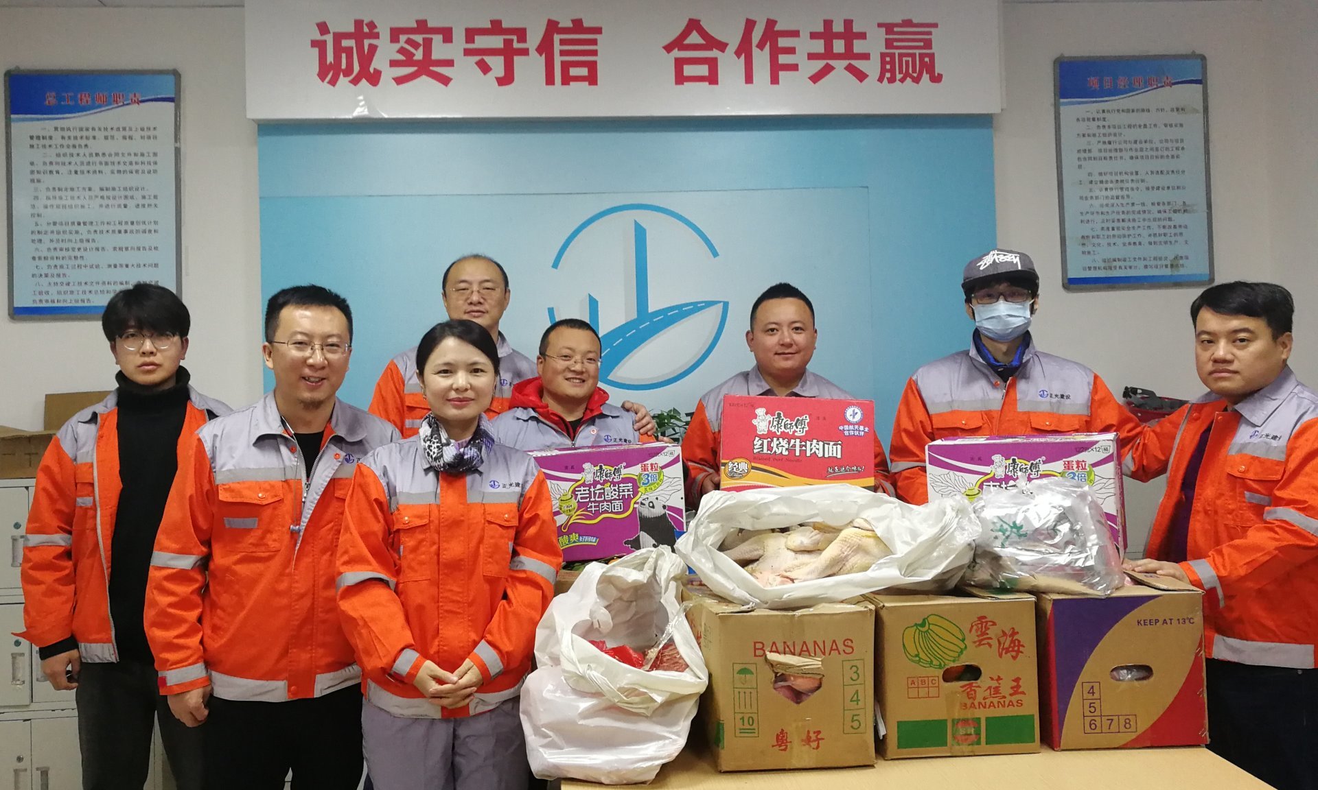 公司工(gōng)會(huì)代表探望慰問住院員工(gōng)及家屬